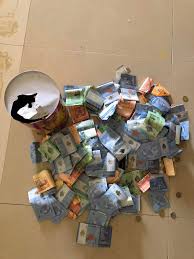 Tadi wife saya cakap 10% sedekahkan kepada masjid. Setahun Menabung Hanya Di Tepi Mesin Basuh Lelaki Ni Kongsikan Tip Bagaimana Isteri Berjaya Kumpul Rm1424 Tidak Termasuk Duit Syiling Keluarga