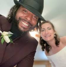 Hi, I'm wondering if it's possible to connect two Universes simultaneously  to an SS control. I would like to have lights connected via a DMX cable to  Universe 1 and a Wi-Fi