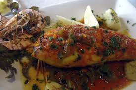 La cuisine marocaine est une cuisine méditerranéenne caractérisée par sa variété de plats issus principalement de la cuisine berbère, avec des influences arabes et juives. La Cuisine Marocaine Une Histoire De Famille La Presse