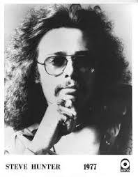 Steve Hunter's Instagram, Twitter & Facebook