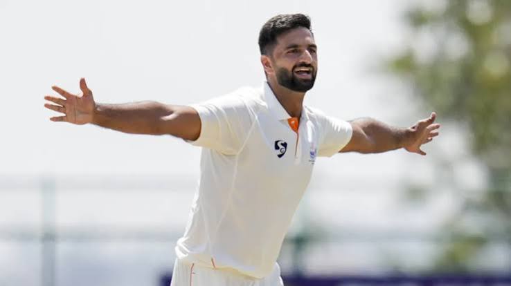 आकिब नबी ने काउंटी चैंपियनशिप में दिखाया गेंद से कमाल, बिखेर दी अंग्रेज खिलाड़ी की गिल्लियां; देखें VIDEO - India TV Hindi