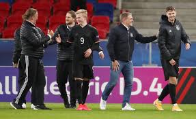 Duitsland afgelast het jong oranje wit softbal team opende het europees kampioenschap voor cadetten op maandag 8 augustus tegen duitsland, maar het duel. 6ay5ew 7l8pxjm