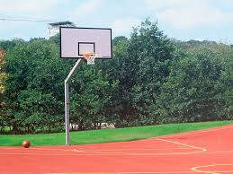 Our basketball courts are fully customizable and available in a multitude of colors so you can create the perfect court for your home. Basketball Court Inges Idee