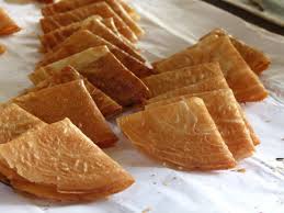 Kuih sepit goreng kampung nyior cabang langkawi. Kuih Kapit Sepit Bahan Bahan 220 Resepi Kuih Kapit Facebook
