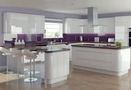 Love These Round Edges Kitchen Kitchenstyle Kitcheninspiration Kitchenideas Whitekitchen Kitchen Design Trends Contemporary Kitchen White Gloss Kitchen