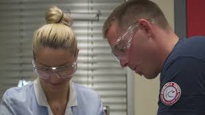 Prikaz nujnega odstranjevanja nakita v bolnišnici