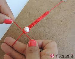 ¿está llegando el otoño, estás buscando joyas de rama? Como Hacer Una Pulsera De Macrame Paso A Paso Aprende A Tejer Esta Pulsera Con Nuestro Tutorial Ilustrado Diy Hazlo Tu Mismo Patrones Gratis Para Macrame Aqui En El Club