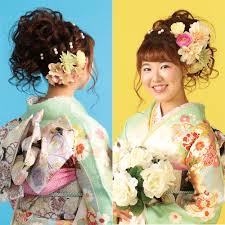 ロングヘア編み込みで華やかスタイル成人式の髪型ヘアアレンジ