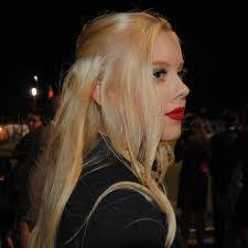 Anabel Campbell's Instagram, Twitter & Facebook