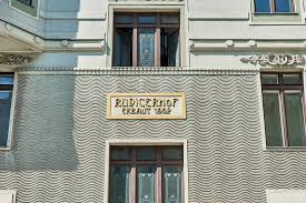 Erwähnenswert ist der große schanigarten mit blick auf den wienfluss, auf drei stufenförmig angelegten terrassen mit. Hausverwaltung Rudigerhof Brichard Immobilien Brichard Immobilien Wien