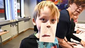 Kirunabarn snackar "selfies"