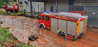 Gibt es regen, hagel, gewitter oder im winter gar schnee? Unwetter Starker Regen Und Gewitter Sorgen Fur Chaos Welt