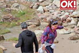 , , επισκέφτηκαν ένα κατάστημα στη βούλα για να κάνουν τις απαραίτητες αγορές. Elena Paparizoy Andreas Kapsalhs Xalarh Bolta Plai Sto Kyma Znews