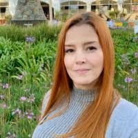 Eliana Holguin's Instagram, Twitter & Facebook