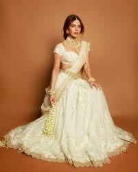 Welcome back, Desi Girl!': Priyanka Chopra's first look as Mandakini in SS  Rajamouli's Varanasi breaks the internet | Fashion News - The Indian Express