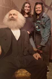 Con henry golding, kate beckinsale, matthew un barbecue progettato da ritchie in persona, emblema dello stile ricercato e posh dei protagonisti, e palesemente . Berlin College German Courses For Teenagers In Berlin Germany Ages 16 To 19