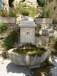 Tourtour 1850 Fontaine De Jardin Moderne Et Lavoir