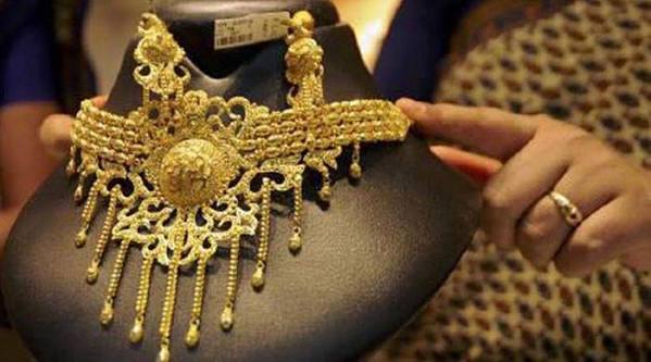 ملک میں سونے کی فی تولہ قیمت میں کمی ہوگئی