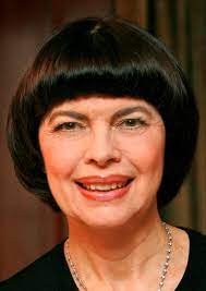 Chanteuse mireille mathieu is widely known for her illustrious french crooning during the '60s and '70s. Mate Mirej Persona Tass