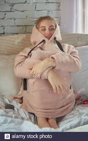 In ihrer wohnung haben sie seit einiger zeit probleme mit der heizung. Blonde Woman Lying Legs Up Stockfotos Und Bilder Kaufen Alamy