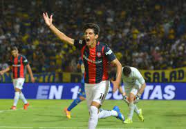 Club atlético san lorenzo de almagro, beter bekend als san lorenzo, is een argentijnse voetbalclub uit boedo, buenos aires, opgericht in 1908.san lorenzo behoort samen met river plate, boca juniors, independiente en racing club tot de cinco grandes, de grote vijf van het argentijnse voetbal. Gol De Barrientos De Tiro Libre San Lorenzo 4 0 Boca Supercopa Argentina 2016 En Cordoba Club San Lorenzo De Almagro Club Santos Tiro Libre