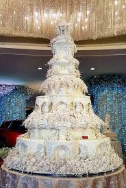 Incredible Extravagant Wedding Cakes Huge Wedding Cakes Castle Wedding Cake