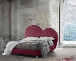 Letto singolo cuore s collezione girotondo tutti gli elementi della collezione sono realizzati con pannelli in nobilitato melaminico su due lati in finitura opaca in vari colori di classe e1 secondo la. Letto Cuore Matrimoniale Con Testata Cuore Rossa Testata Del Letto Idee Per Decorare La Casa Testiere