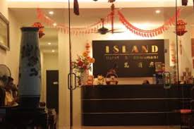 The golden sandy beach is an ideal place for one to spend some time alone or a picnic with your family members. Chalet Kenangan Pak Man Teluk Batik Lumut Perak Malaysia 32200 Lumut Malaysia Kampung Penginapan Clevi Com