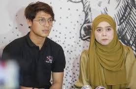 Porsesi lamaran tersebut digelar di bandung, jawa barat. Keluarga Rizky Billar Dan Lesti Pakai Baju Seragam Momen Lamaran Nih Matamata Com