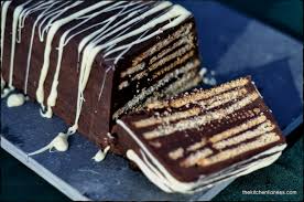 Varianten für einen kuchen mit dreierlei schokoladenschichten ersetzt man die blockschokolade durch drei unterschiedliche sorten kuvertüre, beispielsweise zartbitter­, vollmilch­ und weiße kuvertüre. The Kitchen Lioness Cold Dog Cake Kalter Hund No Bake Chocolate Cookie Cake
