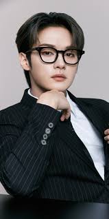 Laurie Hatch (lauriekhatch)