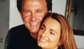 View all arturo brachetti tv (3 more). Roby Facchinetti Chi E La Moglie Giovanna Lorenzi Eta Carriera Vita Privata Figli Controcopertina Com
