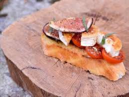 Brusqueta De Tomate Tostado Higos Y Queso De Cabra Receta Recetas De Comida Queso De Cabra Higos