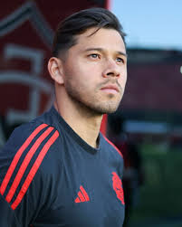 Escolhida por ti, a pintura do mês @tintasrennerbr foi essa bela  finalização de Vitinho, na vitória por 2 a 0 diante do Botafogo, no  Beira-Rio! 👊❤️ 🎥 @filypemaciel, @leandro_monks e @eujonnie #tintasrenner  #pinturadomês