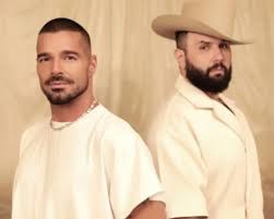 Ricky Martin y Carín León Reviven un Clásico: ¿Nostalgia o Nueva Era?
