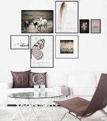 Reveillez Vos Murs Avec Des Compositions De Cadres Super Originales Ideo Idee Deco Mur Salon Deco Mur Salon Decorations Murales Maison