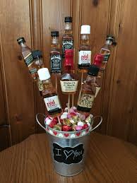 Valentine S Whiskey Bouquet For The Boyfriend Presentes Masculinos Presentes Criativos Presentes De Namorado
