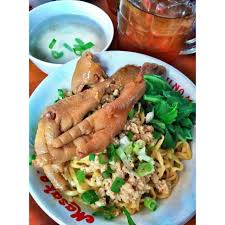 Tekstur mie yang digunakan di sini agak keriting dan kenyal. 10 Warung Mie Ayam Paling Maknyus Di Semarang Nikmati Kelezatannya Yang Sangat Nendang