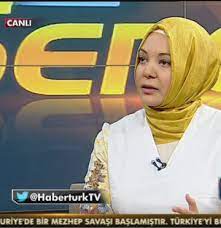 Gazeteci hilal kaplan, adının geçmesi üzerine canlı yayına bağlandı. Gazeteci Yazar Hilal Kaplan Soz Sende De Balcicek Ilter In Sorularini Yanitladi