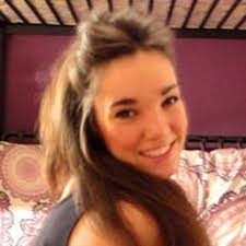 Sara Batres's Instagram, Twitter & Facebook