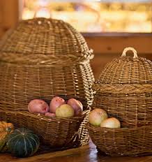 You want to know how to grow potatoes and you want to start off in the best way possible. How To Store Potatoes Onions Garlic And Squash Gardener S Supply