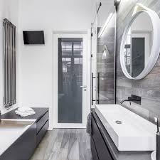 Joli aménagement de style rustique pour bien meubler votre salle d'eau: Amenager Une Salle De Bains Tout En Longueur 7 Conseils Simples
