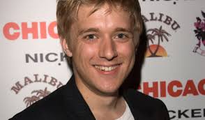 G4 singer Jonathan Ansell protests onstage over pay