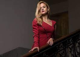 Oyuncu canan ergüder, bodrum'da tatil yaptığı esnada magazin basınının ilgi odağı olduğu. Canan Erguder Kimdir Kac Yasinda Canan Erguder In Esi Kim