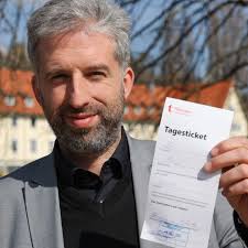 Tübingens oberbürgermeister boris palmer hat einen shitstorm mit ansage provoziert. Stunde Null Burgermeister Boris Palmer Verteidigt Tubinger Modellversuch Stern De