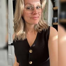 Jane Bouchard's Instagram, Twitter & Facebook