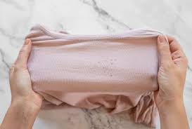 Οι καλύτερες ενδιαφέρουσες συμβουλές για την αφαίρεση λεκέδων από βρωμιά από ρούχα