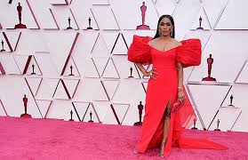 Sorgen sie für einen wahrhaft spektakulären auftritt in unseren eleganten abendkleidern für schwangere, entworfen für. Oscars 2021 Wunderschon Am Roten Teppich Sexy National Vol At