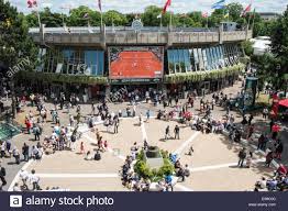 They can prepare for the grand slam tournament on the seine without having to endure any of the uncertainties of the april weather. Gelande Des Roland Garros Tennis Turnier French Open Paris Frankreich Gerichte Gelande Stockfotografie Alamy