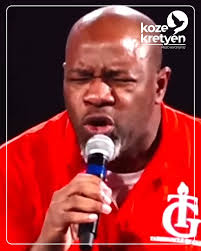 L'adoratrice Esther Lormil était au micro de Koze Kretyen à l'occasion de  la célébration des 33 ans de l'église Fellowship Tabernacle of Faith le  dimanche 18 août 2024 à Brooklyn, NY. --- ©